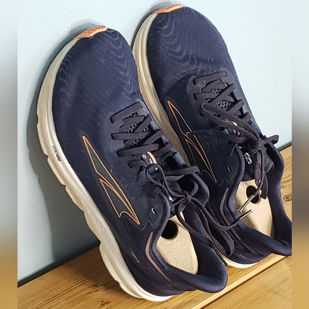 Altra Womens Size 8